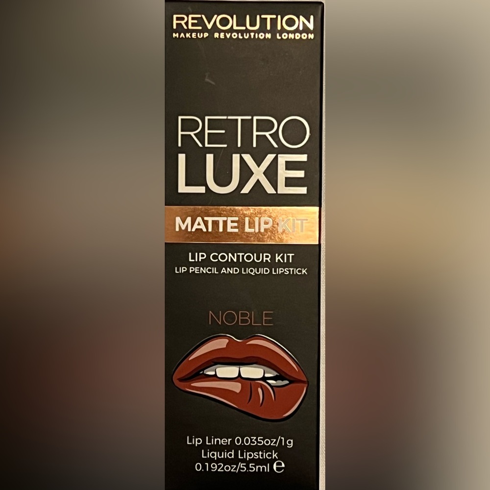 Makeup Revolution “Noble” lip kit